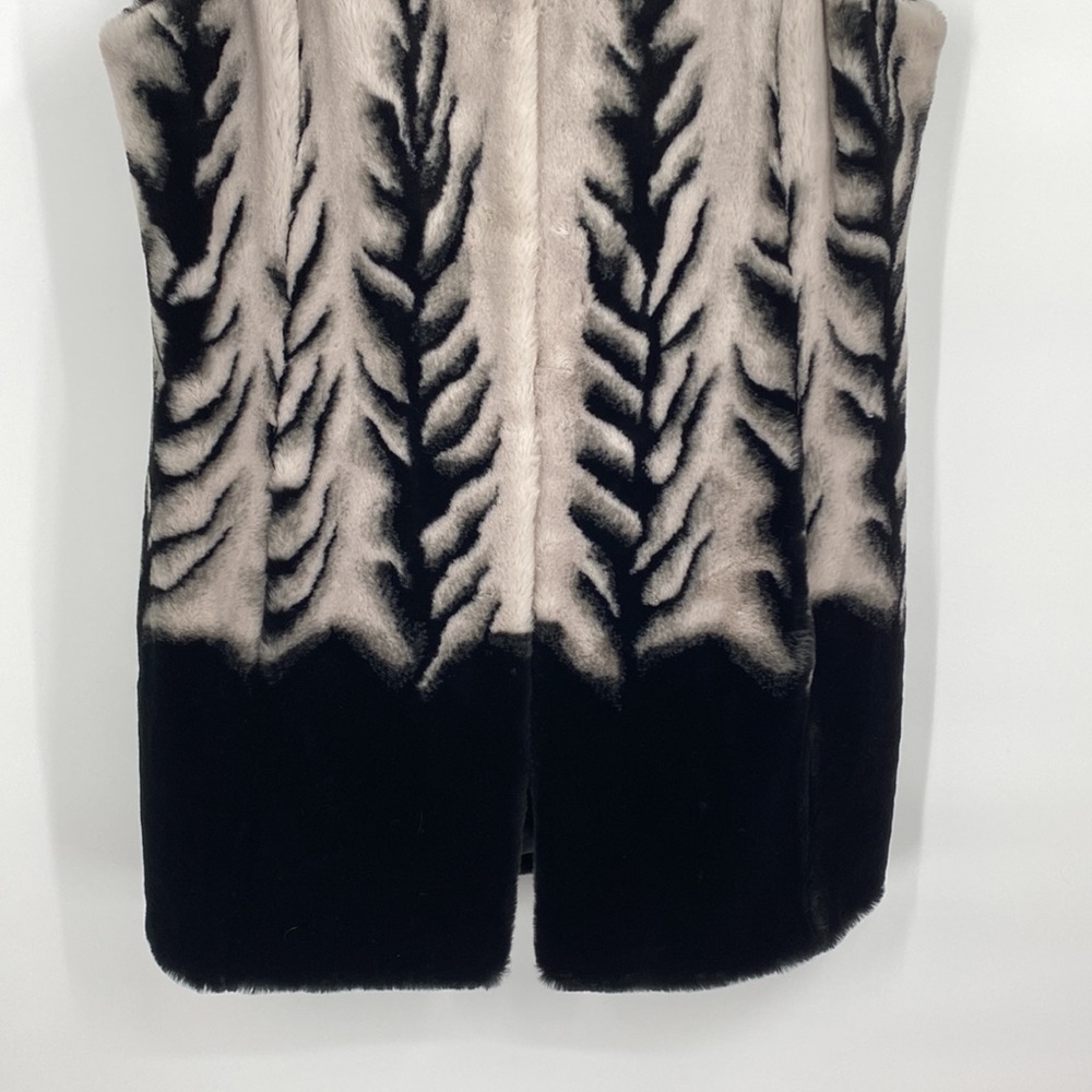 Outdoor Edition by Parkhurst Silver and Black Faux Fur Long Vest - Picture 2 of 10